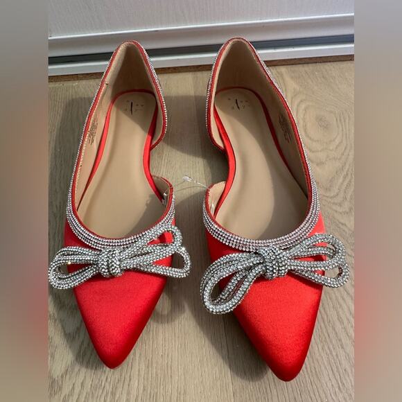 NWOT Size 9 Elegant Red Satin Women's Flats with Sparkle Bow Detail - Picture 4 of 6